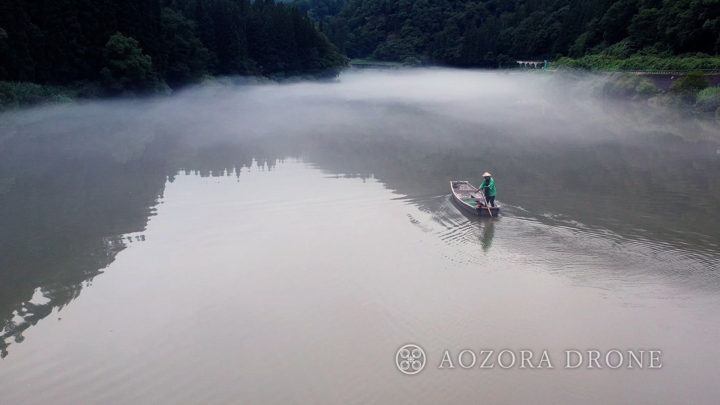 Sea of ​​clouds and ferry boatman “Migenkyo Ferry” Part 2 Japan’s original landscape drone image material carefully selected 5-piece set [Fukushima Prefecture, Okuaizu, Kanayama Town/Oku-Tadami Tadami River]