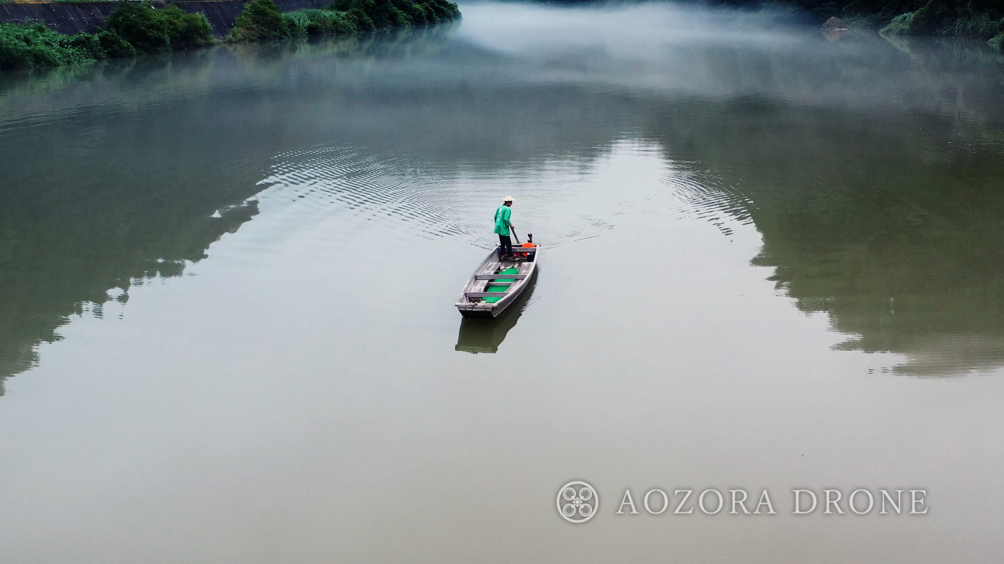 Sea of ​​clouds and ferry boatman "Migenkyo Ferry" Part 3 Japan's original landscape drone image material carefully selected 5-piece set [Fukushima Prefecture, Okuaizu, Kanayama Town/Oku Tadami Tadami River]