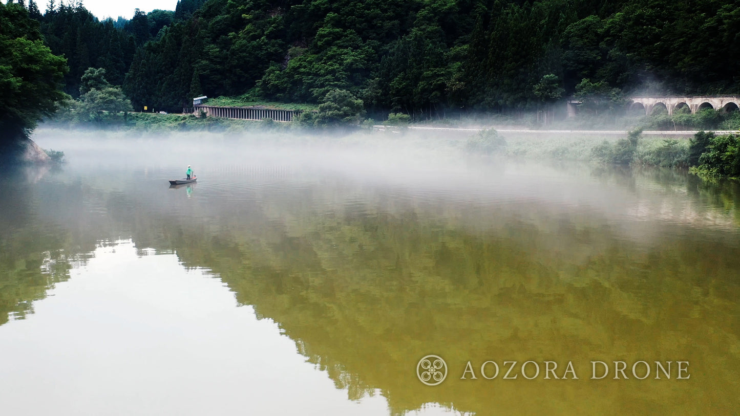 Sea of ​​clouds and ferry boatman "Migenkyo Ferry" Japan's original landscape drone image material carefully selected 5-piece set [Fukushima Prefecture, Oku-Aizu, Kanayama Town/Oku-Tadami Tadami River]