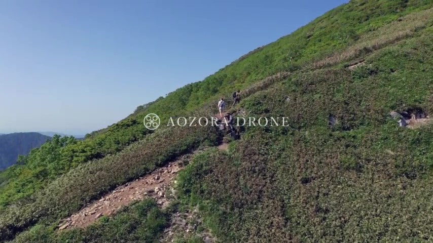 Youth climbing Mt. Hirabi Drone aerial video footage [Niigata Prefecture, Yuzawa Town, Minamiuonuma County / Gunma Prefecture, Minakami Town ,Japan]