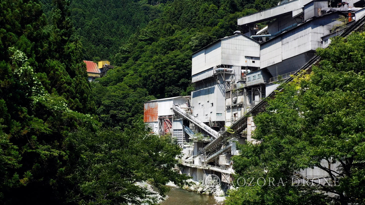Okutama Kogyo Hikawa Factory nestled in the mountains of Okutama Drone image material carefully selected set of 5 [Okutama Town, Tokyo]