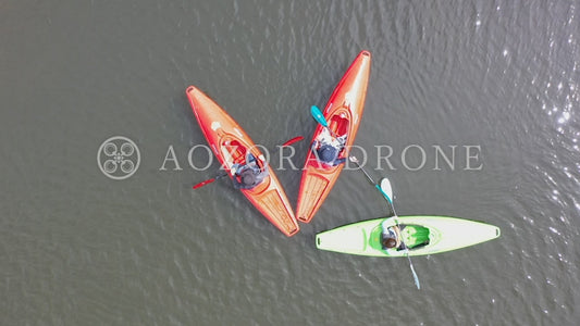 Three boats kayaking in Daigenta Canyon Drone video material [Echigo Yuzawa Lake Daigenta, Niigata Prefecture]